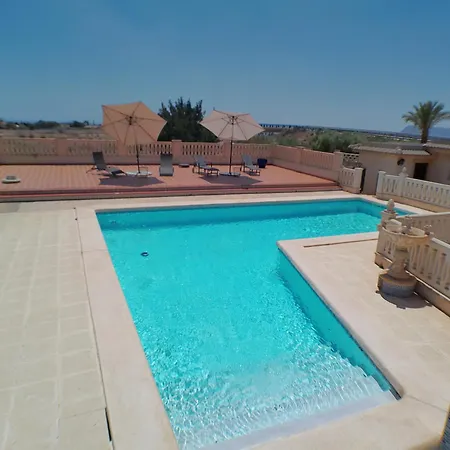 Con Piscina Umut Homes Holiday home *