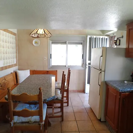 Con Piscina Umut Homes Holiday home *