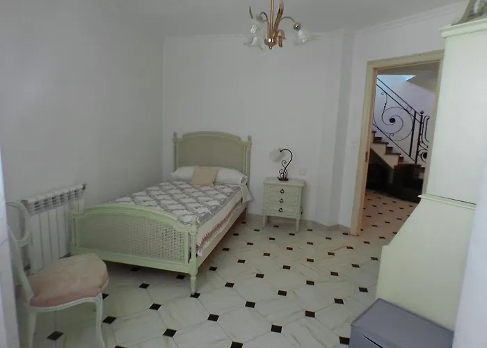 Con Piscina Umut Homes Nyaraló