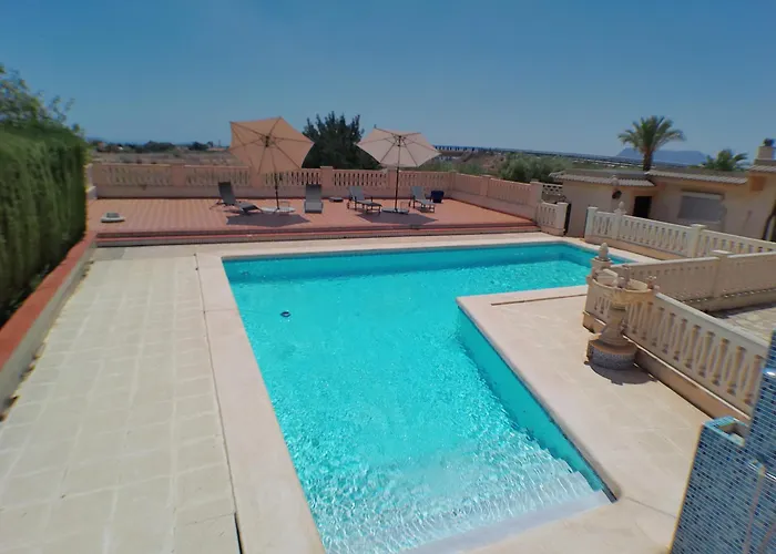 Con Piscina Umut Homes Nyaraló *