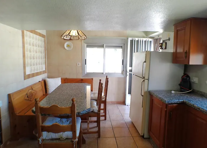 Con Piscina Umut Homes Nyaraló *