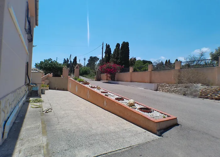 Con Piscina Umut Homes